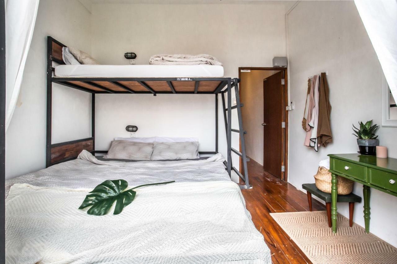 Klong House Hostel Bangkok Ngoại thất bức ảnh